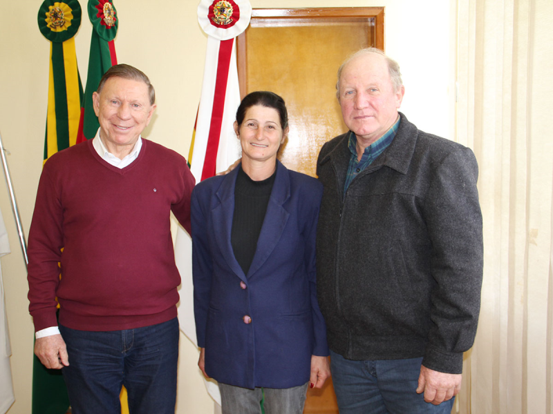 PREFEITO CASALI RECEBE A VISITA DE AGRICULTORES